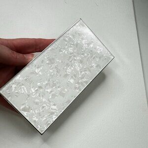 Revolution metals eyeshadow palette